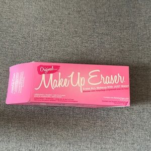 MakeUp Eraser, Erase All Makeup With Just water!  NIB